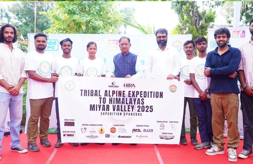 रायपुर : जशपुर के युवाओं ने छुआ हिमालय की ऊंचाइयों को: 5350 मीटर की ऊंचाई पर ट्रैकिंग, रॉक क्लाइंबिंग और आइस क्लाइंबिंग का अद्भुत अनुभव मुख्यमंत्री  विष्णुदेव साय