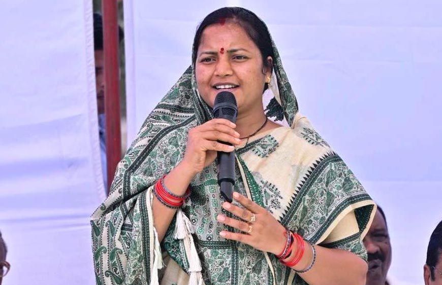 रायपुर : मंत्री श्रीमती लक्ष्मी राजवाड़े के प्रयासों से ग्रामीणों की मांग हुई पूरी