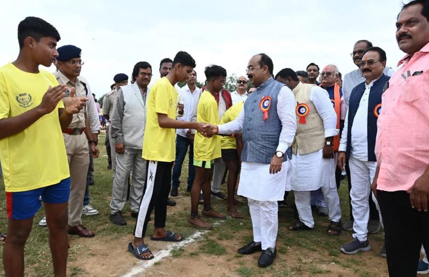 रायपुर : उप मुख्यमंत्री  अरुण साव ने विकासखंड स्तरीय बस्तर ओलंपिक का किया शुभारंभ