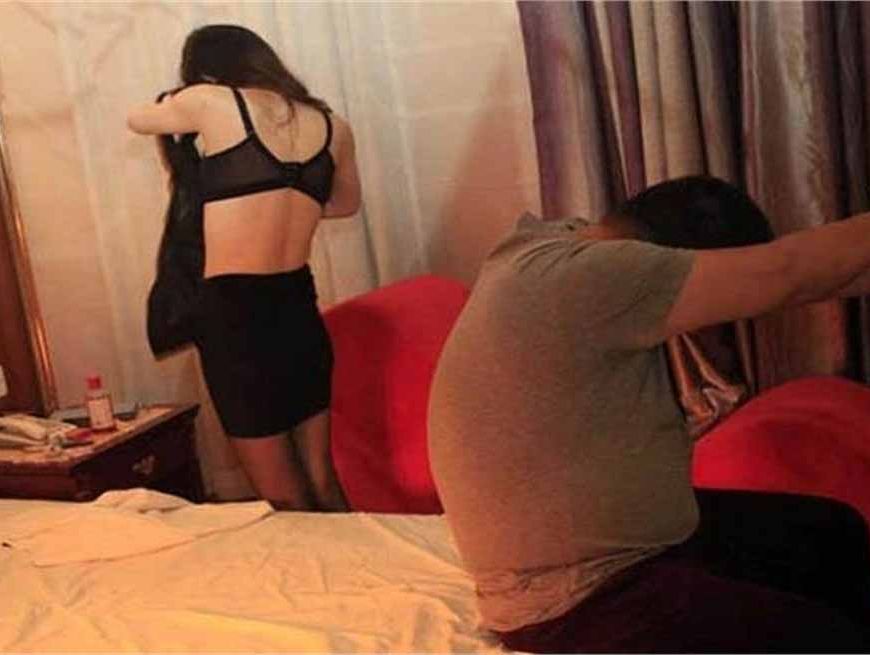 किराए के घर में चल रहा था सेक्स रैकेट, मोहल्ले की महिलाओं ने मचाया हड़कंप, पुलिस ने दबोचे तीन आरोपी