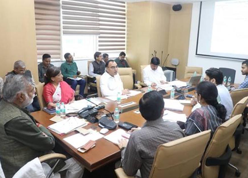 मंत्री  पटेल ने संविदा पंचायत कर्मियों के समय पर मानदेय भुगतान के दिए निर्देश