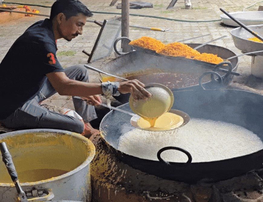 इंदौर के रणजीत हनुमान मंदिर में चलित अन्नकूट, 50 हजार भक्तों के लिए प्रसादी तैयार