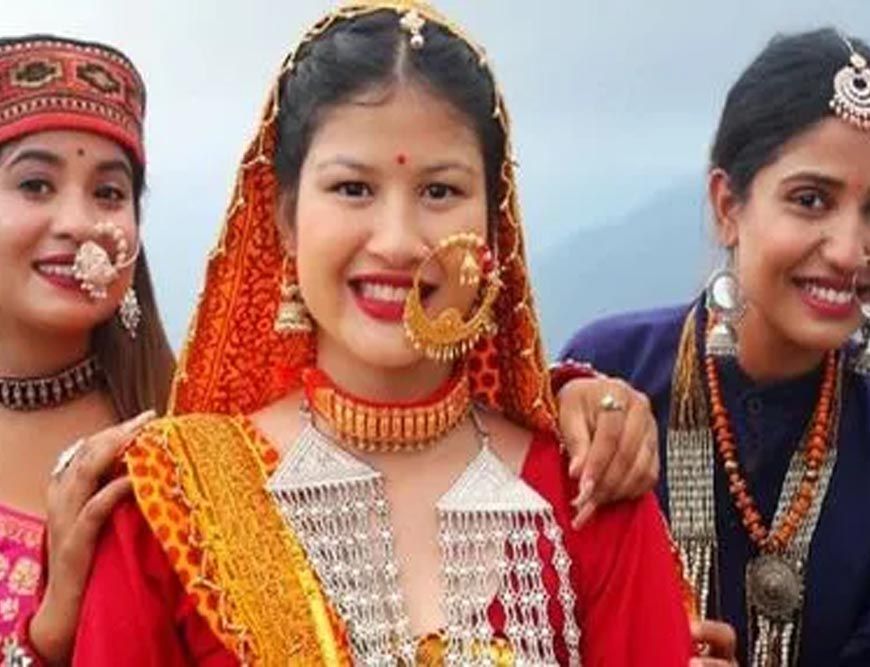 उत्तराखंड पंचायत का आदेश: शादियों में महिलाएं केवल 3 सोने के आभूषण पहन सकती हैं