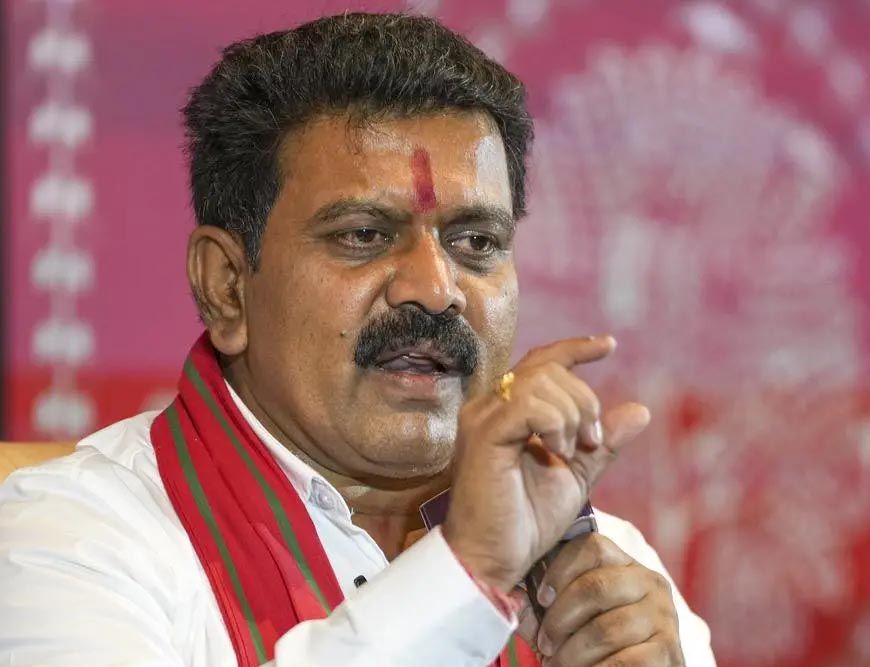 गृह मंत्री विजय शर्मा का दावा: पिछली सरकार ने रोके 18 लाख आवास, हमारी सरकार रोज़ बना रही 18 हज़ार मकान