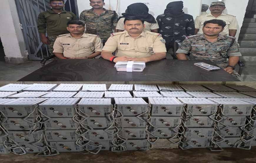 चौपारण में सोलर पैनल बैटरी चोरी गिरोह का भंडाफोड़, दो आरोपी चढ़े पुलिस के हत्थे