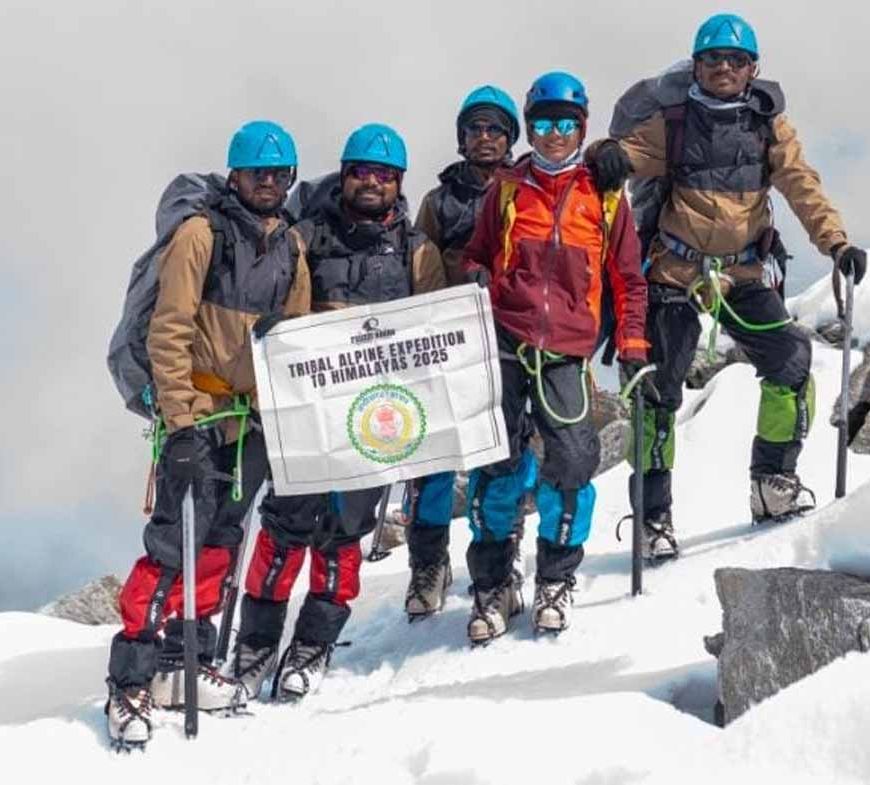 हिमालय में गूँजी जशपुर की गूंज: आदिवासी युवाओं ने जगतसुख पीक पर खोला नया मार्ग