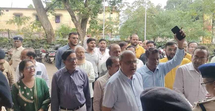 अग्रवाल समाज आक्रोशित: महाराजा अग्रसेन पर टिप्पणी को लेकर थाने में सौंपा ज्ञापन