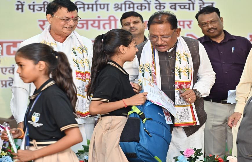 रायपुर : विशेष लेख :राज्य सरकार के प्रयासों से श्रमिकों के जीवन में आ रहा है बदलाव