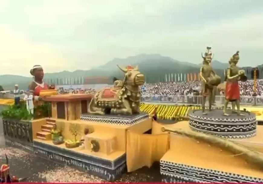 गुजरात की धरती पर बस्तर का सम्मान — एकता परेड में छत्तीसगढ़ की झांकी ने दिखाया विकास का नया मॉडल