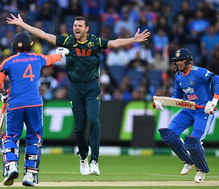 मेलबर्न टेस्ट में टीम इंडिया की हालत पतली! बल्लेबाजों के बाद गेंदबाज भी नाकाम, ऑस्ट्रेलिया ने बनाई बढ़त