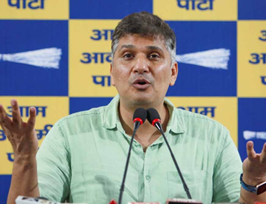 दिल्ली के सरकारी अस्पतालों में दवा संकट! मरीजों के परिजन मुफ्त दवाओं के लिए भटकते नजर आए