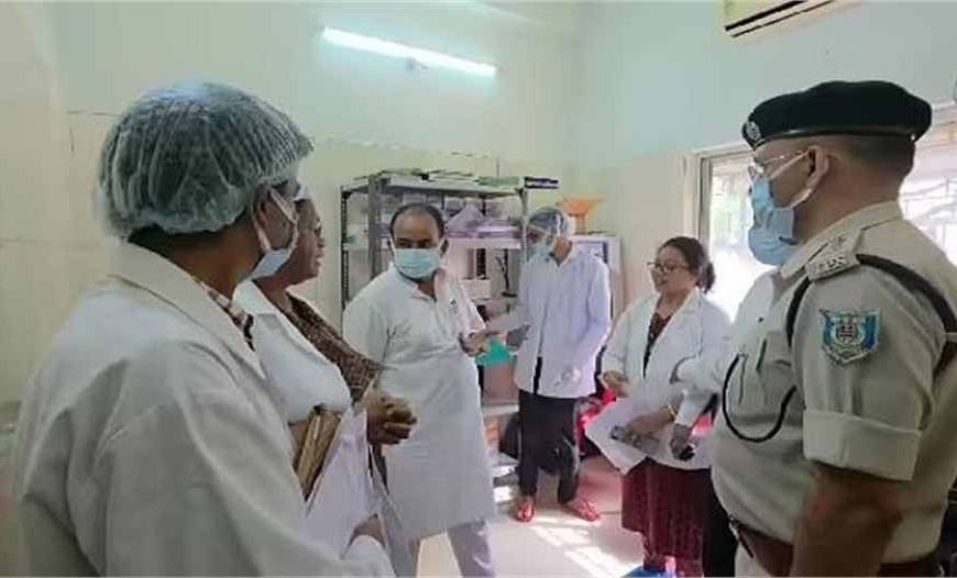 अचानक निरीक्षण पर चाईबासा सदर अस्पताल पहुंचे स्वास्थ्य मंत्री, व्यवस्था देख उड़ीं सबकी नींद!