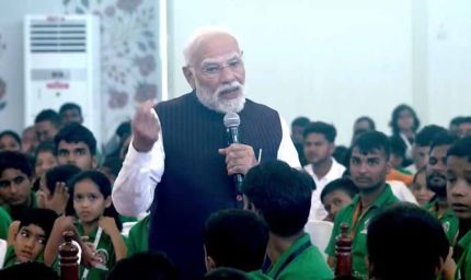 सत्य साईं संजीवनी हॉस्पिटल में पीएम मोदी का आगमन, 2,500 बच्चों से करी  दिल की बात