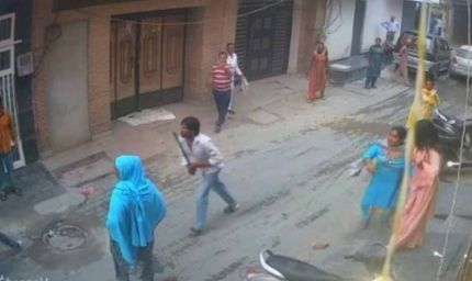 शादी में बधाई लेने पहुंचे किन्नर, फिर जो हुआ उसने सबको चौंका दिया! वीडियो वायरल