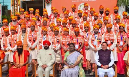 पतंजलि विश्वविद्यालय के दीक्षांत समारोह में राष्ट्रपति मुर्मू का संबोधन, 1424 विद्यार्थियों को मिली डिग्रियां