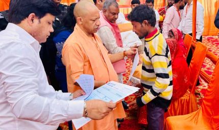 सीएम योगी ने एक माह में भरथापुर के पीड़ित परिवारों को विस्थापित करने के दिए निर्देश, 21 करोड़ 55 लाख स्वीकृत