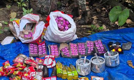 नक्सलियों को बड़ा झटका: पुलिस ने तीन जंगलों से भारी मात्रा में विस्फोटक बरामद किए