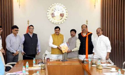 मुख्यमंत्री डॉ. यादव से उत्तरप्रदेश सरकार के मंत्री श्री गुप्ता ने की सौजन्य भेंट