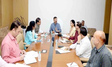आम जनता तक पहुंचे विभाग की उपलब्धियां और नवाचार की जानकारी : मंत्री सिंह