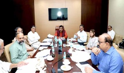 वन अधिकार दावों के निराकरण में सकारात्मक दृष्टिकोण अपनाएं : मंत्री डॉ. शाह
