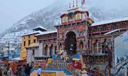 बर्फीली वादियों में चमका बद्रीनाथ धाम, दर्शन के लिए उमड़ी श्रद्धालुओं की भीड़