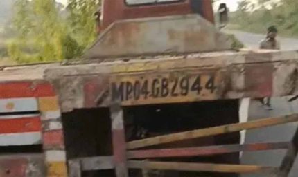 जबलपुर-अमरकंटक रोड पर भयानक हादसा: बाइक ट्राले में घुसी, पति-पत्नी समेत चार की मौत