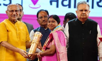 रायपुर : छत्तीसगढ रजत महोत्सव-2025 : उप राष्ट्रपति  सीपी राधाकृष्णन ने छत्तीसगढ़ के 34 अलंकरण से 37 विभूतियों एवं 4 संस्थाओं को किया सम्मानित