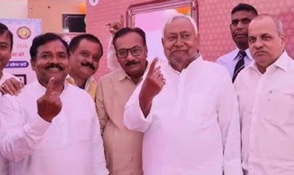 मुख्यमंत्री नीतीश कुमार ने डाला वोट, कहा – मतदान सिर्फ अधिकार नहीं, जिम्मेदारी भी है