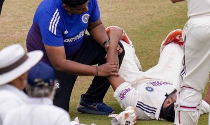 टीम इंडिया की चिंता बढ़ी: साउथ अफ्रीका A मैच में ऋषभ पंत रिटायर हर्ट, क्या बड़ी चोट?