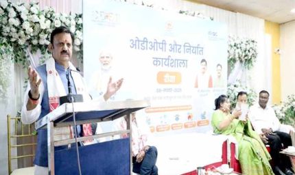 कुटीर उद्योगों की स्थापना एवं स्थानीय उत्पादों के प्रोत्साहन से रोजगार के अवसर उपलब्ध हो सकेंगे : उप मुख्यमंत्री शुक्ल
