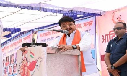 जनजातीय अंचल में शिक्षा और सम्मान बढ़ाने के लिये राज्य सरकार प्रतिबद्ध : मंत्री विजयवर्गीय