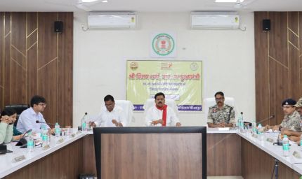 रायपुर : उपमुख्यमंत्री  विजय शर्मा ने बीजापुर में नक्सल उन्मूलन एवं अंदरूनी क्षेत्रों में विकास कार्यों की ली समीक्षा