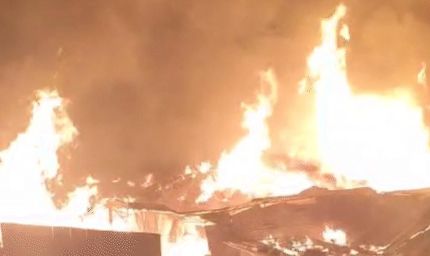 भोपाल के पुराने लकड़ी मार्केट में भयंकर आग, करोड़ों का माल जलकर हुआ खाक