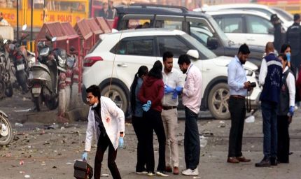 फरीदाबाद छापे से घबराया आतंकी डॉ. उमर, जल्दबाज़ी में रचा दिल्ली ब्लास्ट का षड्यंत्र — जांच में सामने आईं 10 बड़ी बातें