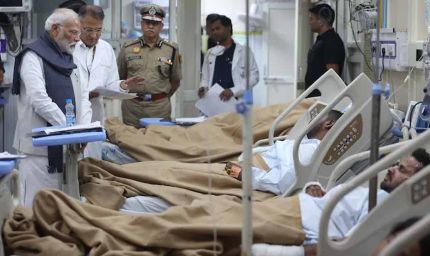 भूटान दौरे से लौटे पीएम मोदी, LNJP अस्पताल पहुंचकर दिल्ली बम धमाकों के घायलों से की मुलाकात