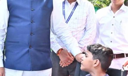 पैरों से चित्र उकेरने वाली पूनम बिटिया के जीवन में मुख्यमंत्री ने भरी नई उम्मीद- अब विशेष विद्यालय में मिलेगा शिक्षण और छात्रवृत्ति