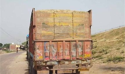 अवैध पासिंग रैकेट का भंडाफोड़: ट्रकों से 7000 रुपए वसूली, RTO-खनन अफसर शामिल!