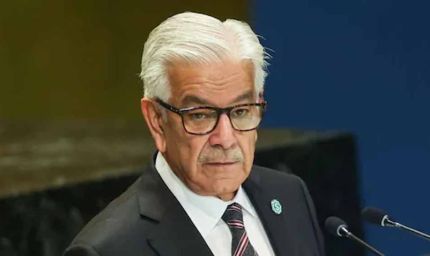 ख्वाजा आसिफ का भड़काऊ बयान: भारत–पाकिस्तान ‘दो मोर्चों की जंग’ के लिए तैयार रहें