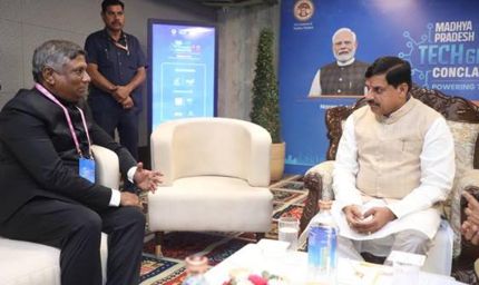 मुख्यमंत्री डॉ. यादव ने एमपी टेक ग्रोथ कॉन्क्लेव 2.0 में विभिन्न कंपनियों के प्रतिनिधियों से की वन-टू-वन चर्चा