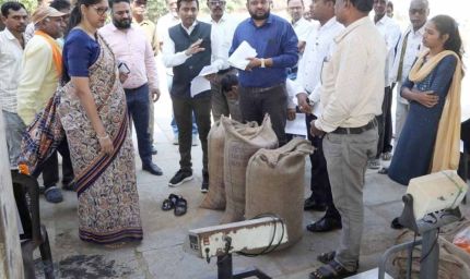 कांकेर जिले के धान खरीदी केंद्रों की व्यवस्था का लिया जायज़ा : सचिव रीना बाबा साहेब कंगाले ने