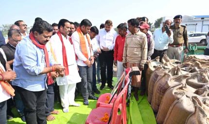 उपमुख्यमंत्री विजय शर्मा ने महराजपुर से धान खरीदी का किया शुभारंभ