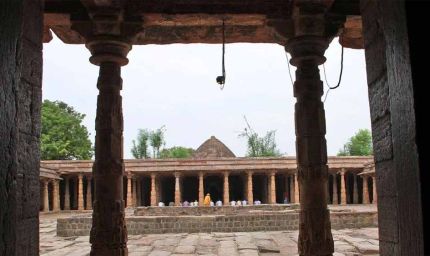 धार भोजशाला में एक दिन दो आयोजन: वसंत पंचमी और जुमे की नमाज़ पर क्या होगा फैसला?