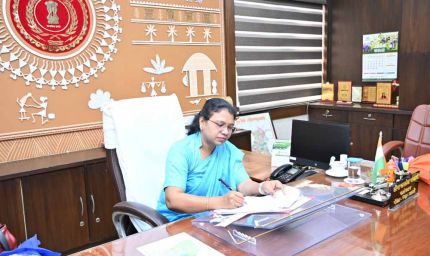 गौरेला पेंड्रा मरवाही : कलेक्टर ने आदिवासी बालक छात्रवास निमधा का निरीक्षण किया