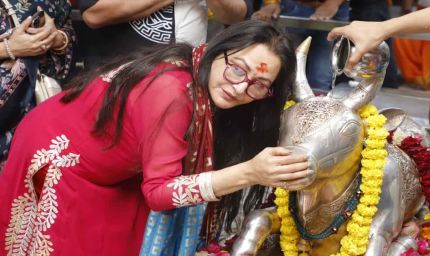 जया प्रदा महाकाल मंदिर में पहुंचीं, धर्मेंद्र की लंबी उम्र और अच्छी सेहत की मांगी कामना