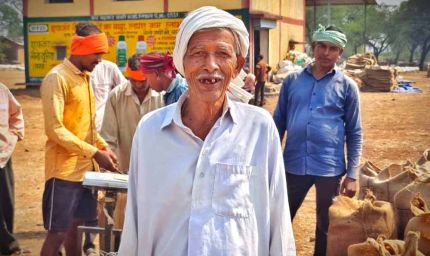 धान विक्रय में हुई सुगमता से प्रसन्नचित है बुजुर्ग किसान कोल्हु राम साहू