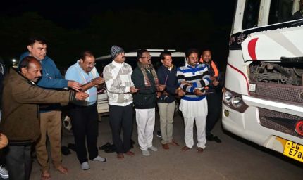 रायपुर : राम लला दर्शन योजना : कोंडागांव से अयोध्या धाम के लिए तीर्थयात्रियों का जत्था रवाना