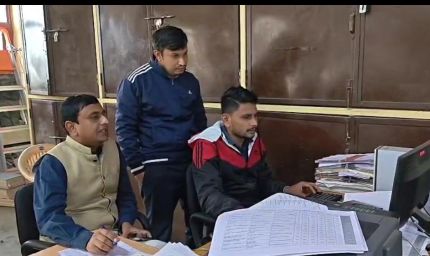 SIR रिव्यू में लापरवाही पर बुरहानपुर के 17 अधिकारियों-कर्मचारियों को नोटिस, दो बीएलओ हुए सम्मानित