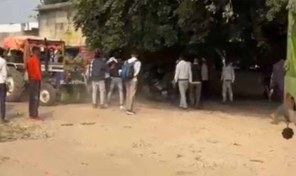 मुरैना मंडी में बवाल: बाजरा तुलवाने की होड़ में किसानों की लात-घूंसों से शुरू हुई लाठीबाजी