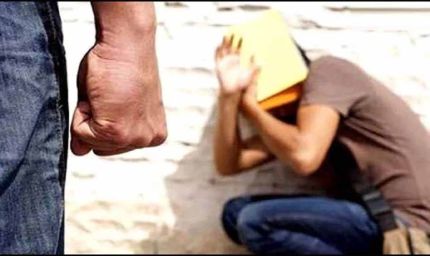 इंदौर में रैगिंग का खौफ: 3 घंटे बंधक बनाकर टॉर्चर, शराब-सिगरेट के लिए मजबूर, 4 छात्र सस्पेंड