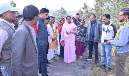 रायपुर : मंत्री श्रीमती लक्ष्मी राजवाड़े ने ओड़गी में सड़क एवं पुलिया निर्माण का किया औचक निरीक्षण
